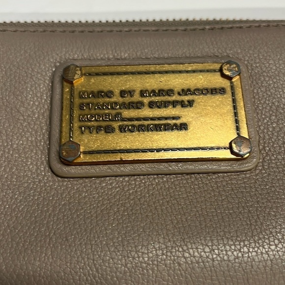 Marc by Marc Jacobs Zip Around Long Clutch Wallet - Picture 3 of 10